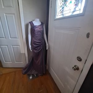 Xscape Size 8 Formal full length lilac dress